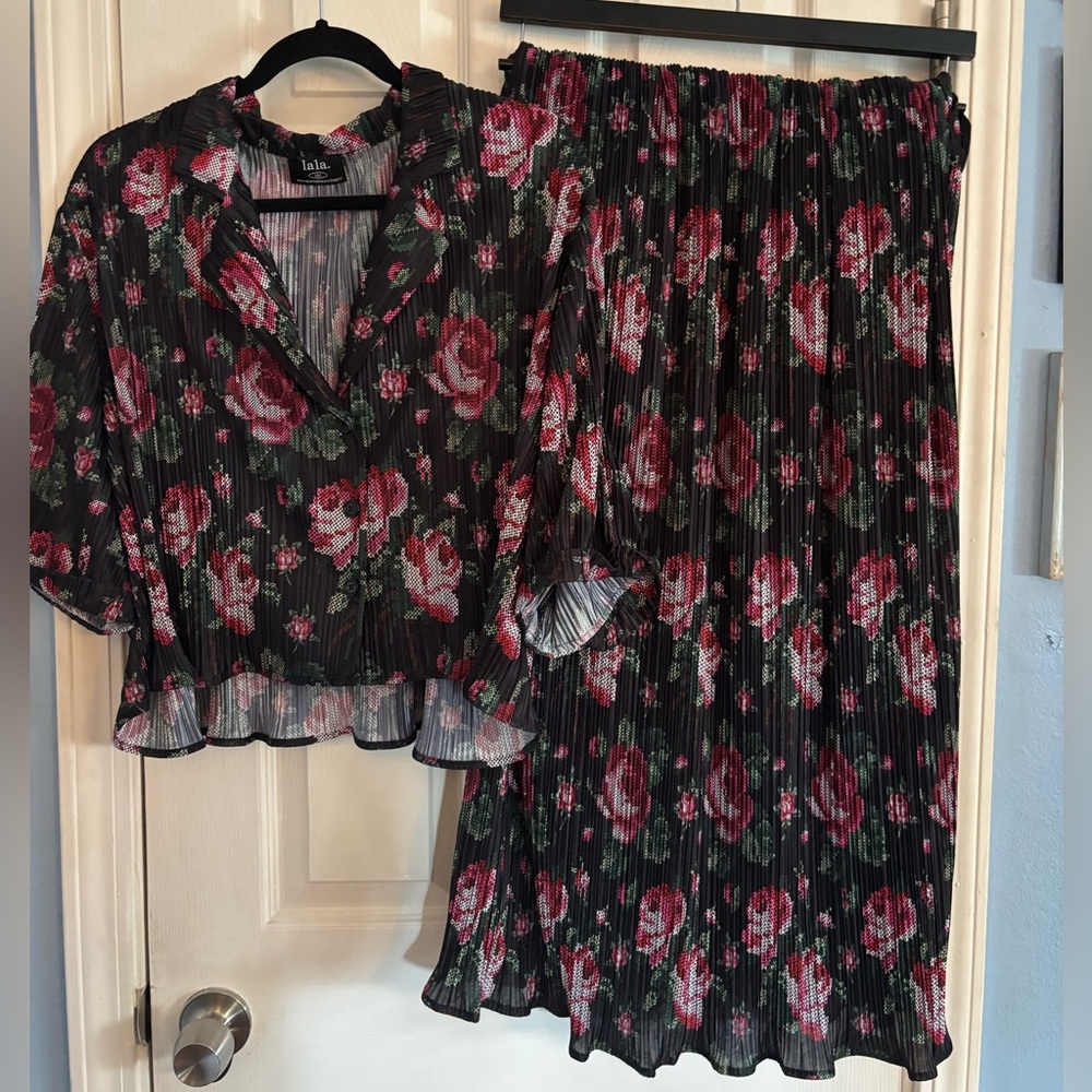 Ćest la Vie Plissé Skirt Set in Cross Stitch Floral